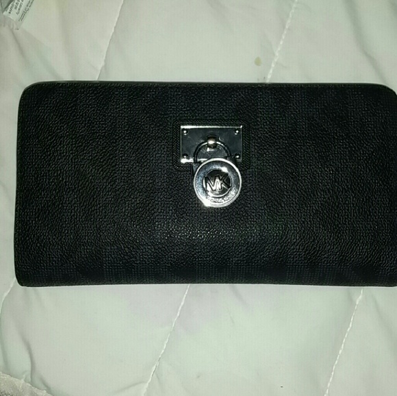 mk Hamilton wallet