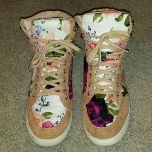 Flower print sneakers