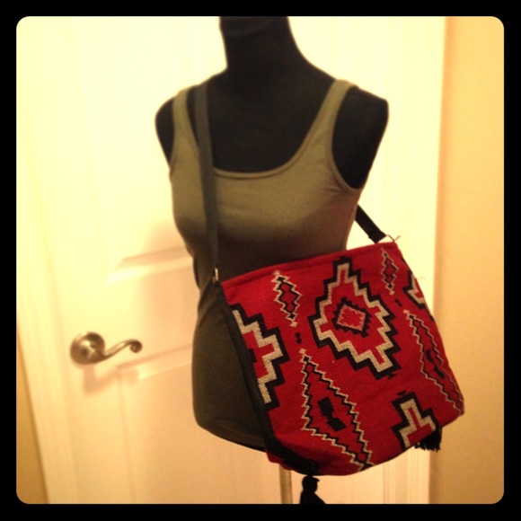 ❤️NWOT Aztec Design Shoulder Bag❤️
