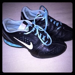 Nike tennis shoes Reax