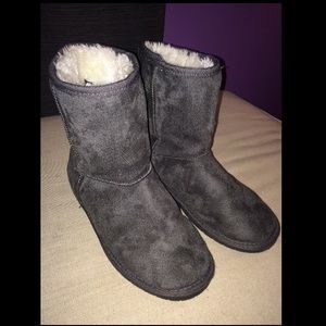 Grey Boots (not Uggs)