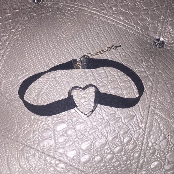 ✨Key to My Heart Choker✨