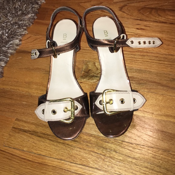 Wedged brown summer heels