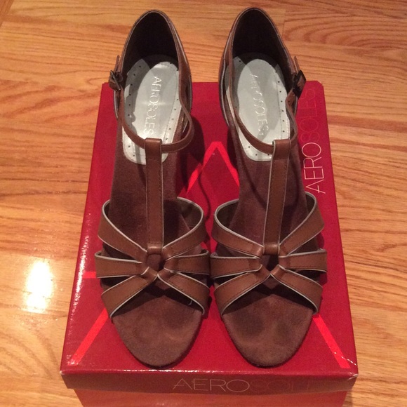 Aerosoles "Giggle" t-strap heels