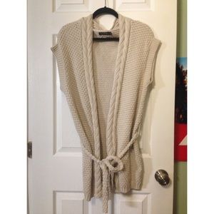 No Sleeve Cream Cardigan