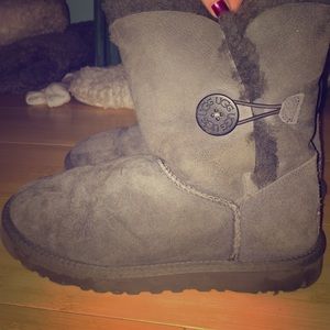 Grey Bailey Button Uggs 💕💕💕💕