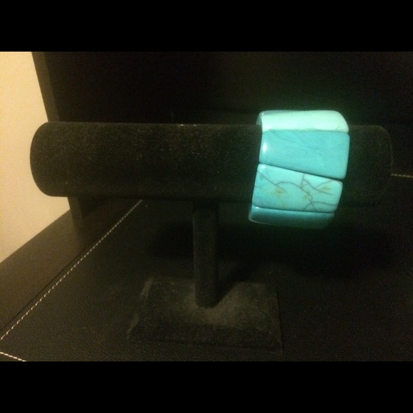 Pretty turquoise colored bracelet 💙