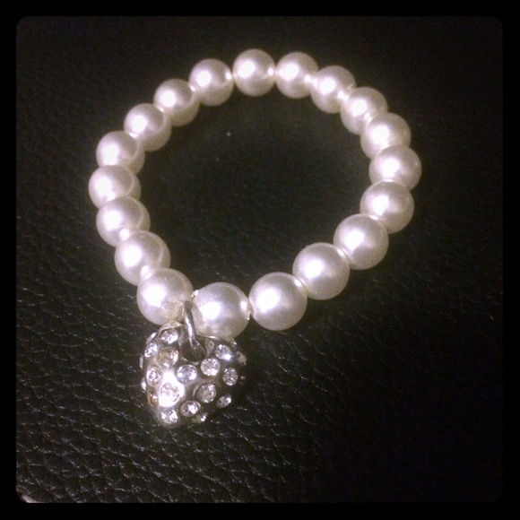 Pearl bracelet with heart pendant ❤️
