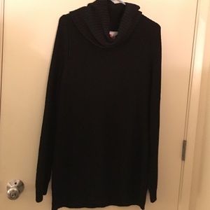Long turtleneck black sweater
