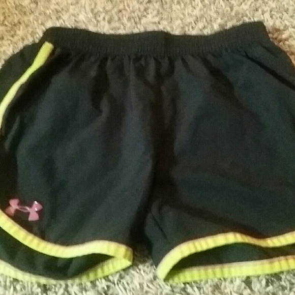 Under armour size medium shorts