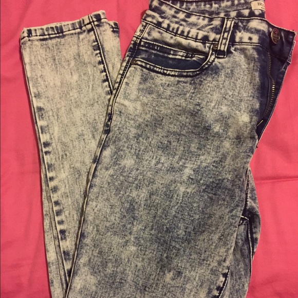 High waisted jeans!