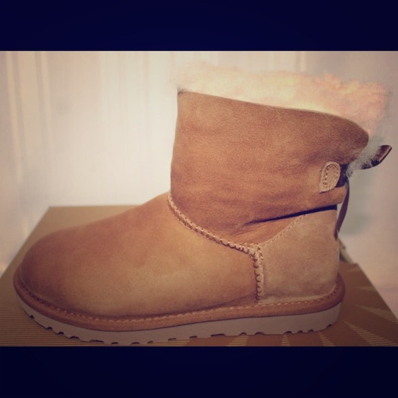 Uggs - Picture 1 of 2
