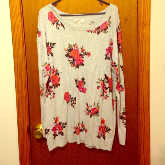 Grey floral sweater ❤️