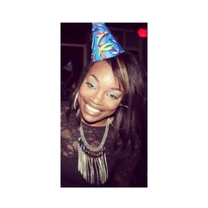 Meet your Posher, Tia