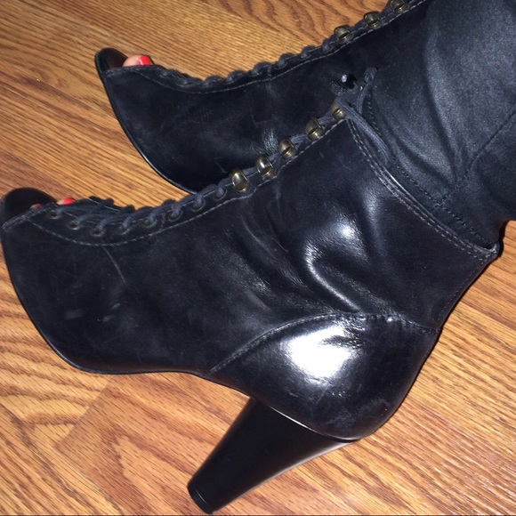 SEXY peep toe booties