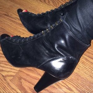 SEXY peep toe booties