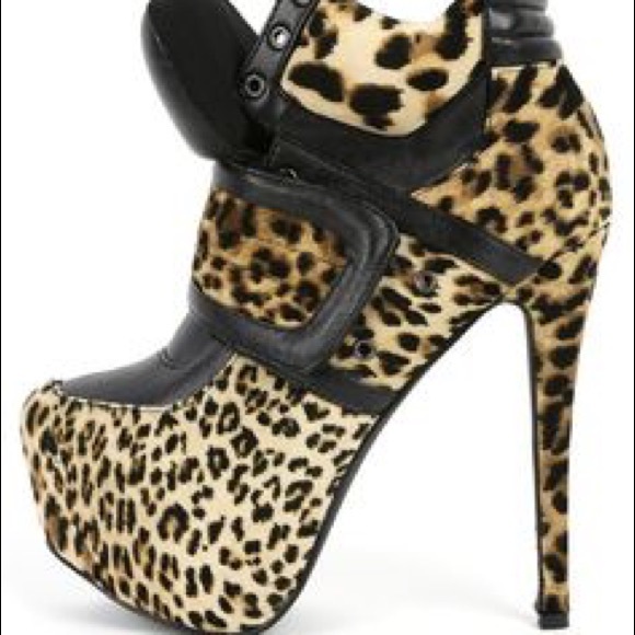 Privileged women's SWAG bootie😎💋❤️
