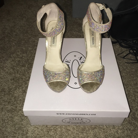 SOLD Steve Madden heels size 6
