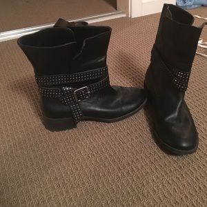 Vera Wang black leather ankle boots