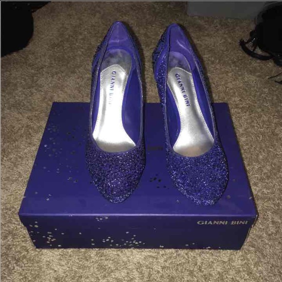 Gianni Bini navy blue heels 6.5