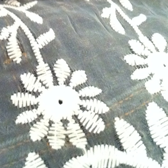 🥀DONATING 9/20 Cotton With Embroidery Top - Picture 4 of 4