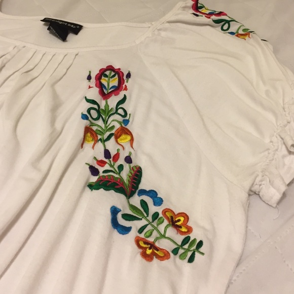 Embroidered top - Picture 2 of 2