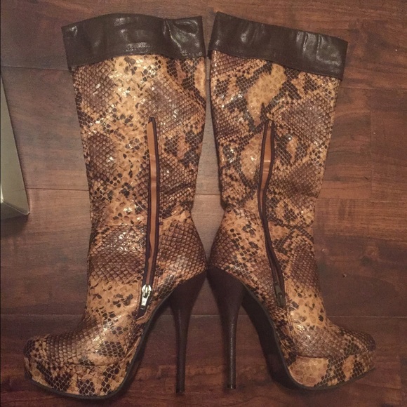 snake skin pattern like new  /texture boots  - 7 - Picture 2 of 3