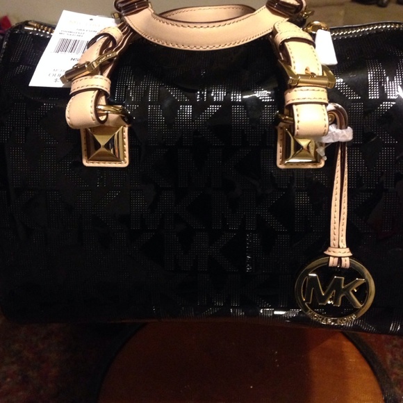 Authentic Michael Kors Bag, brand new with tag.