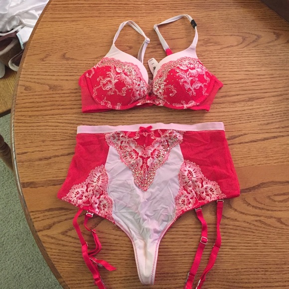 NWT Victoria's Secret lingerie! Super cute pink!