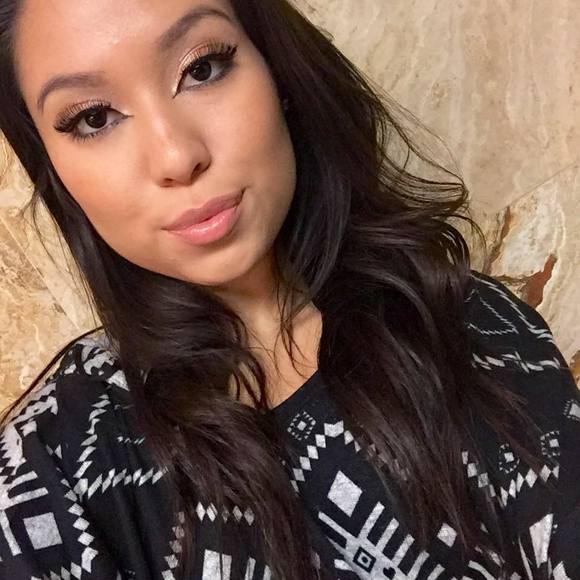 Meet your Posher, Nicole - Picture 1 of 1