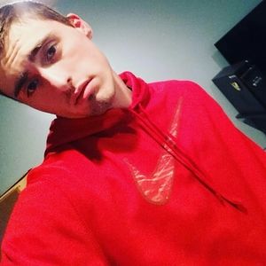 Meet your Posher, Dustin