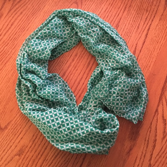 Super cute and trendy scarf from target!