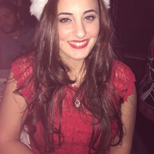 Meet your Posher, Leila