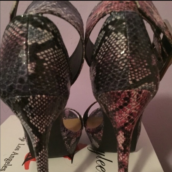 Just Fab snake skin pumps - Picture 1 of 3