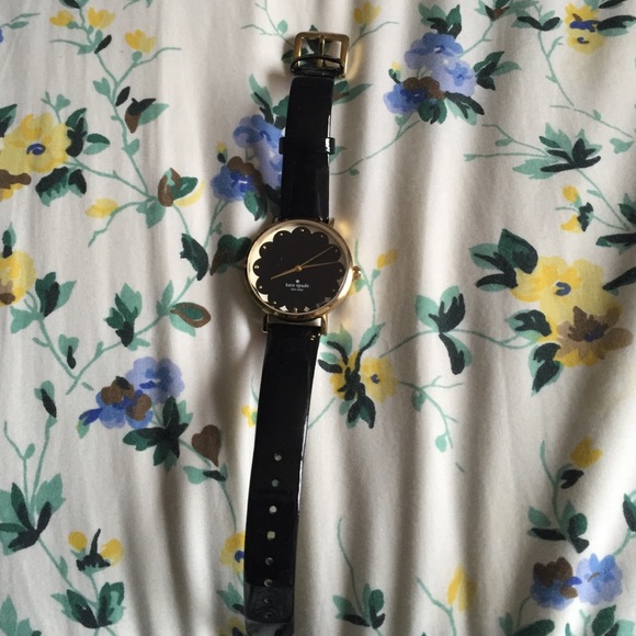 SOLD>> Authentic Kate spade scallop watch - Picture 2 of 4