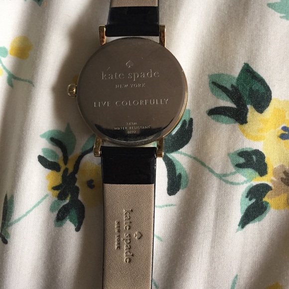 SOLD>> Authentic Kate spade scallop watch - Picture 3 of 4