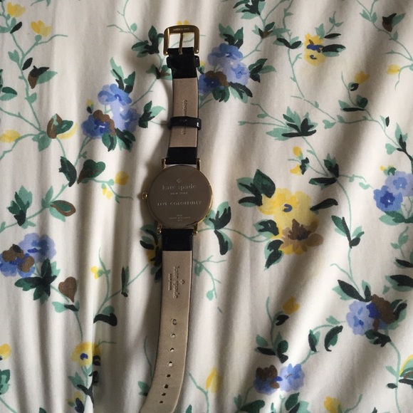 SOLD>> Authentic Kate spade scallop watch - Picture 4 of 4