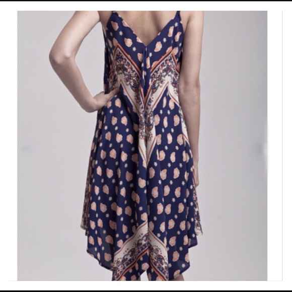 Handkerchief dress - Picture 3 of 4