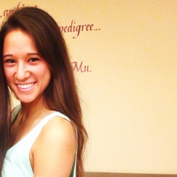 Meet your Posher, Andrea - Picture 2 of 3