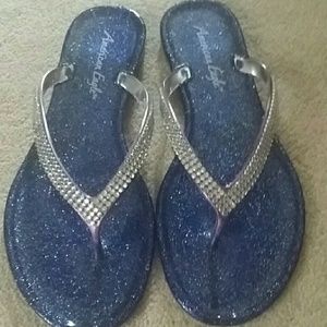 American Eagle flip flops