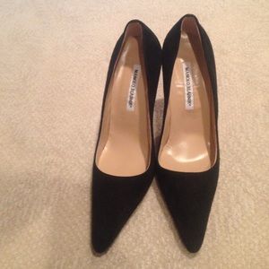 Manolo blahnik suede pumps