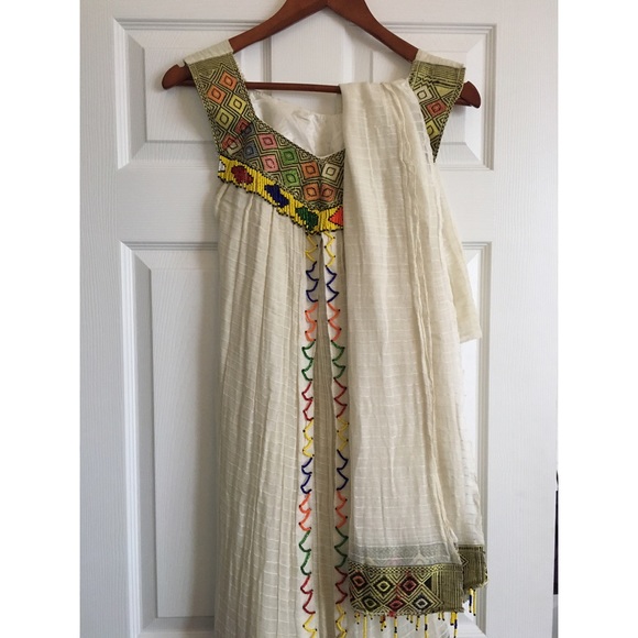 Beautiful cream and color details long dress - Picture 2 of 4