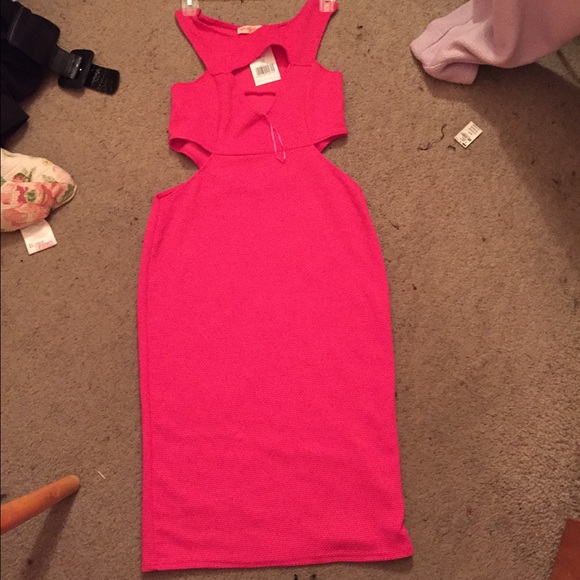 Remi- Cut out detail midi dress (Hot Pink)
