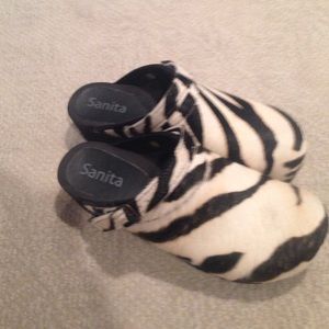 Zebra clogs