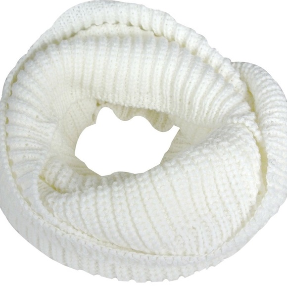 White knit circle infinity scarf - Picture 1 of 2