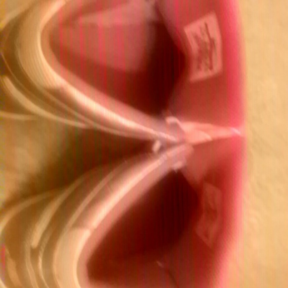 Nike - Picture 3 of 4