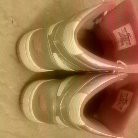 Nike - Picture 4 of 4