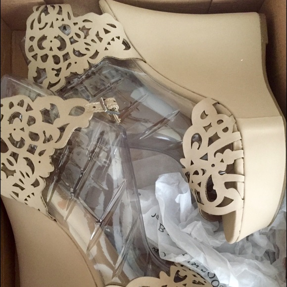 New Dainty Laser Cut Wedge by Bamboo - Picture 2 of 4