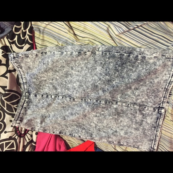 Classy, chic, and fitted denim skirt