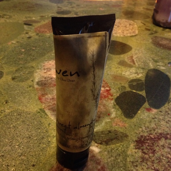 Wen  Sweet Almond Mint Anti-frizz styling cream